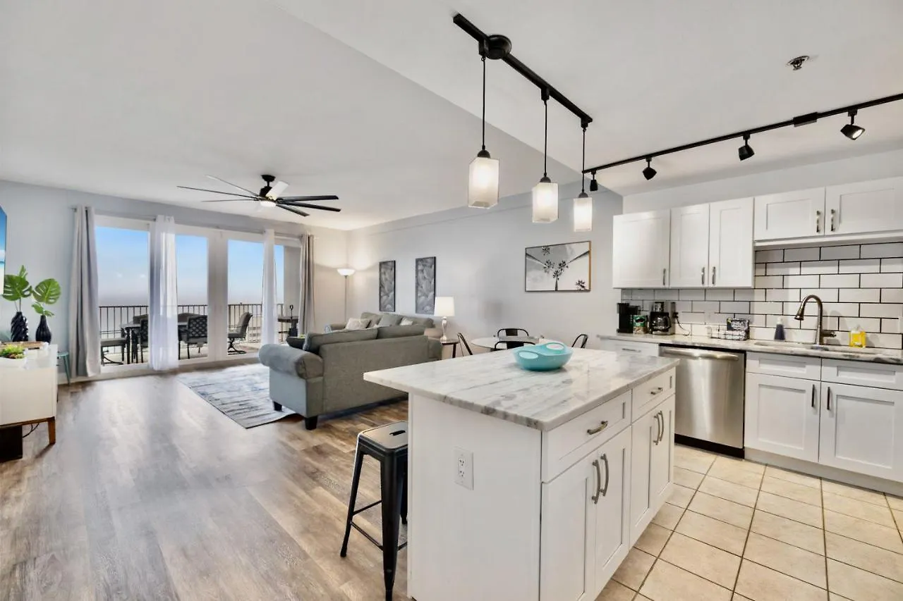 Luxurious 4 Bedroom Condo! Gulf Views! Sleeps 10 & Easy Beach Access! By Dolce Vita Getaways Pcb Panama City Beach