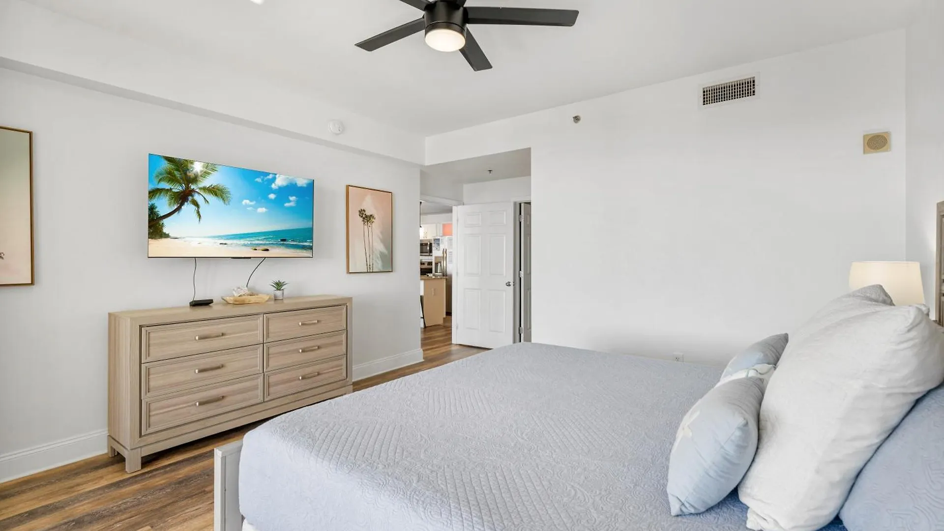 Luxurious 4 Bedroom Condo! Gulf Views! Sleeps 10 & Easy Beach Access! By Dolce Vita Getaways Pcb Panama City Beach 0*,  USA
