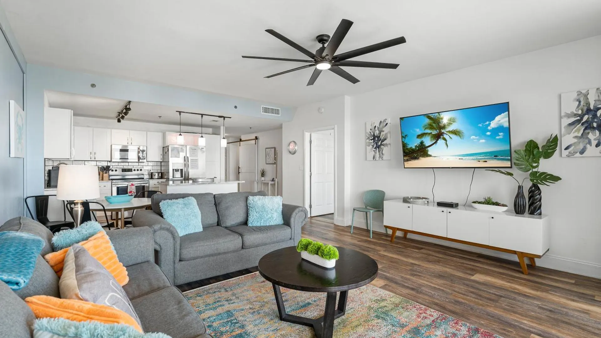 Luxurious 4 Bedroom Condo! Gulf Views! Sleeps 10 & Easy Beach Access! By Dolce Vita Getaways Pcb Panama City Beach Lägenhet