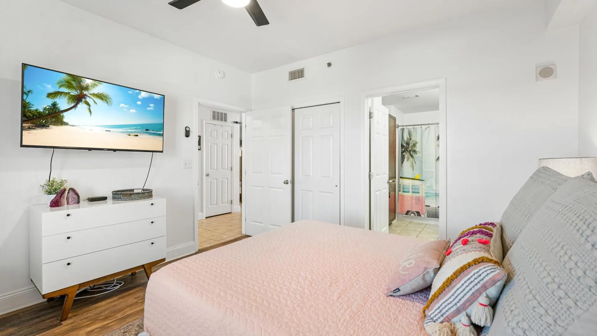 Luxurious 4 Bedroom Condo! Gulf Views! Sleeps 10 & Easy Beach Access! By Dolce Vita Getaways Pcb 파나마 시티 0*,  미국